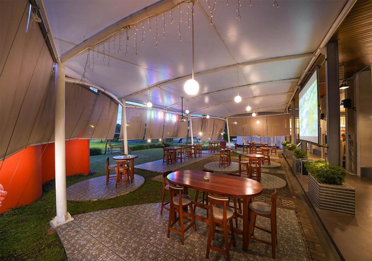 HARRIS Hotel Sentul City Bogor Exterior foto