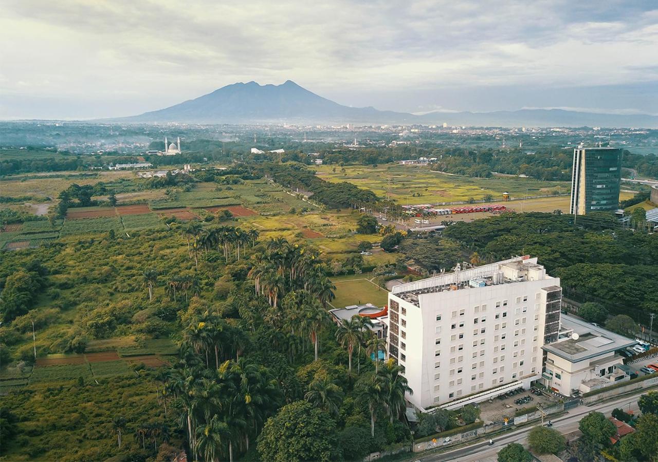 HARRIS Hotel Sentul City Bogor Exterior foto