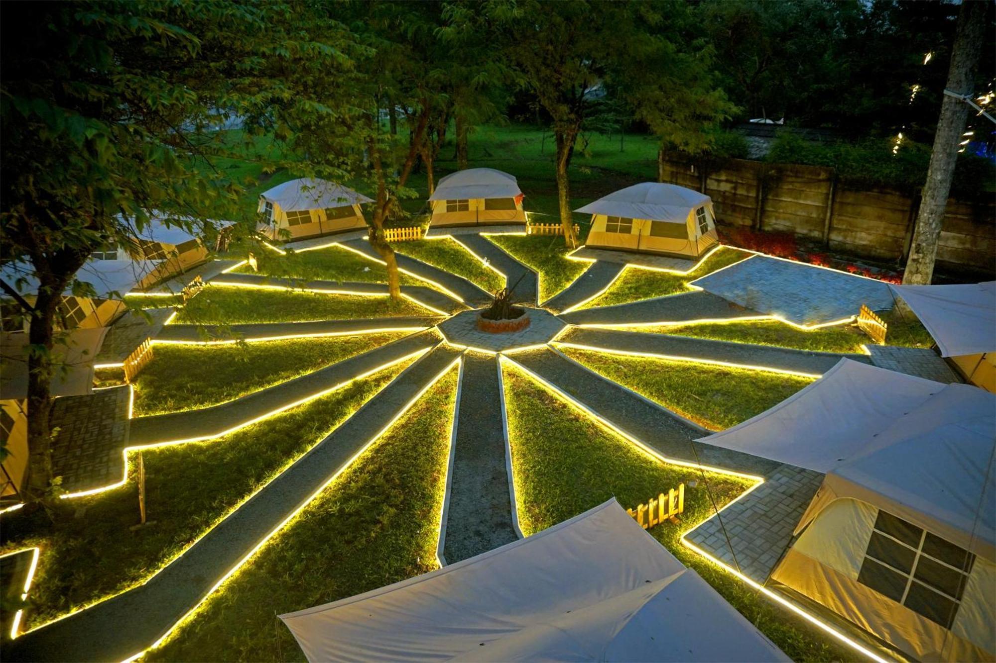 HARRIS Hotel Sentul City Bogor Exterior foto