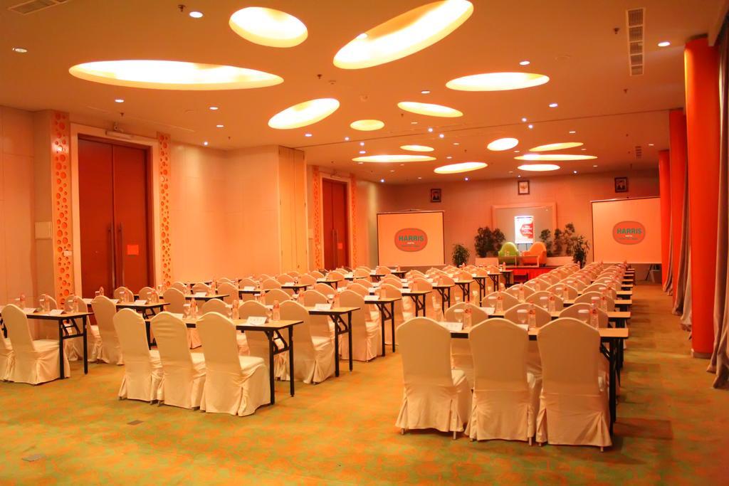 HARRIS Hotel Sentul City Bogor Exterior foto