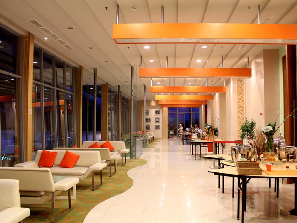 HARRIS Hotel Sentul City Bogor Exterior foto