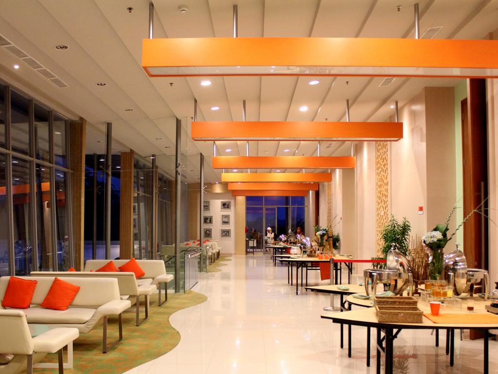 HARRIS Hotel Sentul City Bogor Exterior foto