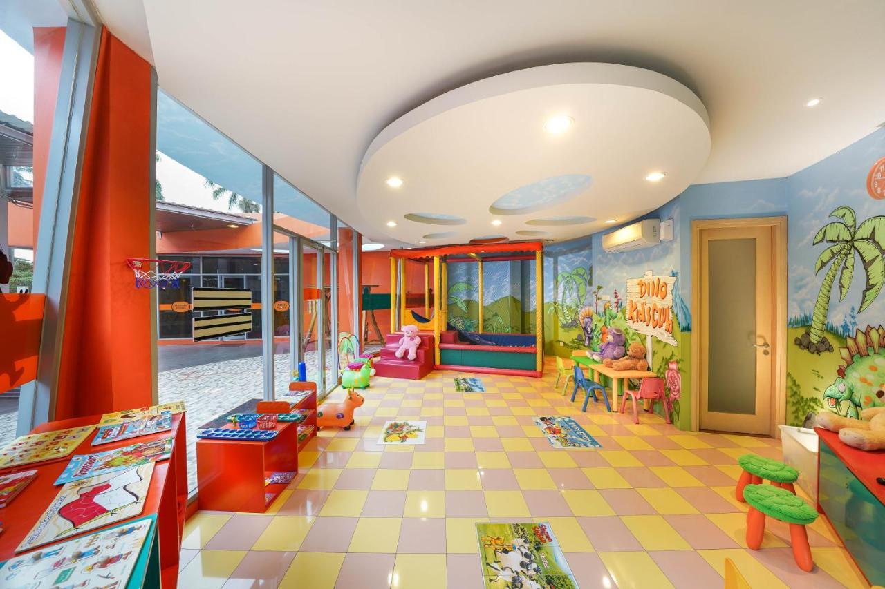 HARRIS Hotel Sentul City Bogor Exterior foto