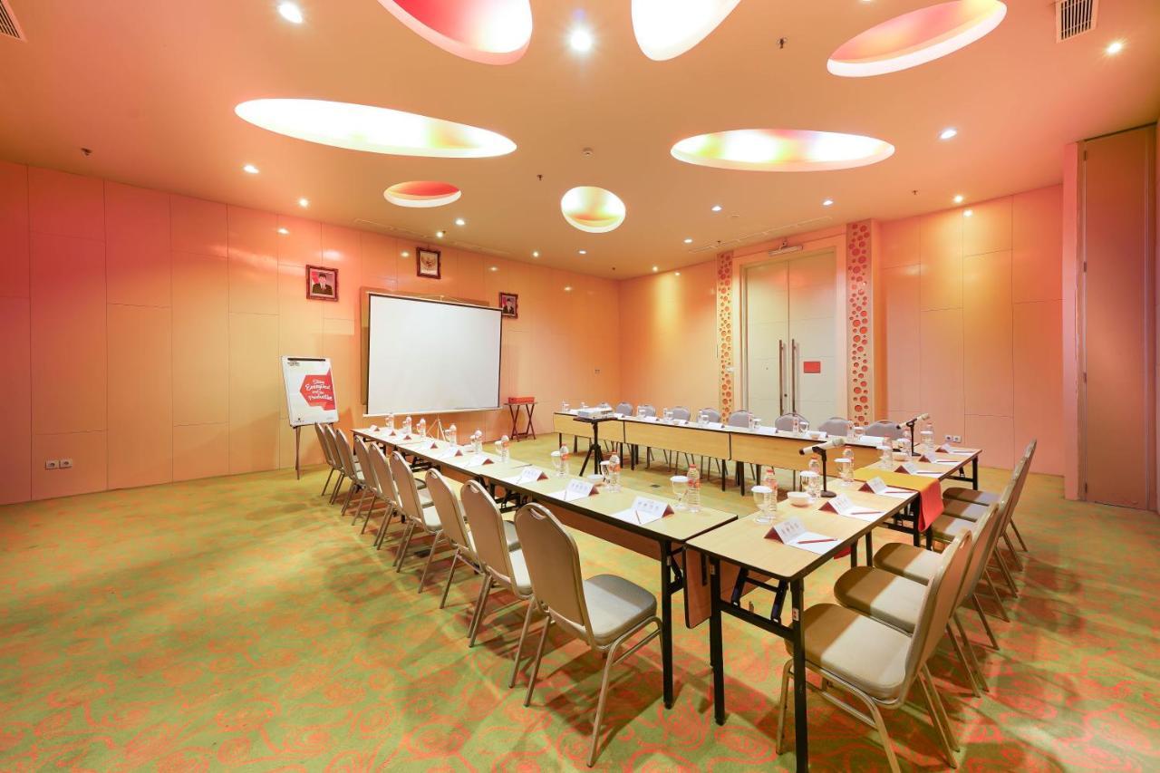 HARRIS Hotel Sentul City Bogor Exterior foto