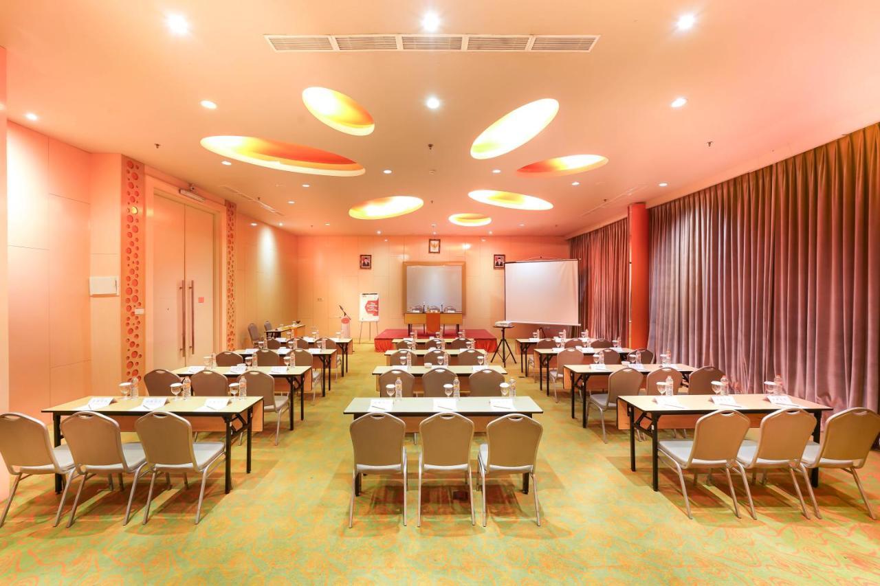 HARRIS Hotel Sentul City Bogor Exterior foto